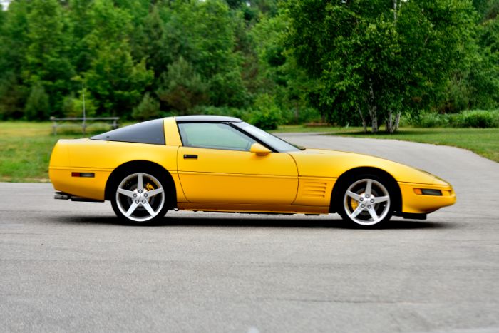 Chevrolet-Corvette-1993-Yellow-Black