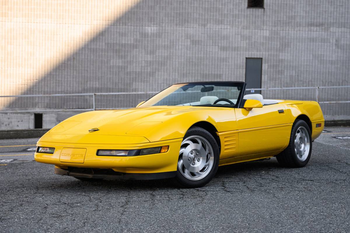 Chevrolet-Corvette-1993-yellow