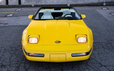 Chevrolet-Corvette-1993-yellow-2