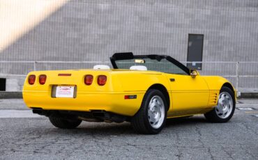 Chevrolet-Corvette-1993-yellow-3