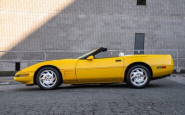 Chevrolet-Corvette-1993-yellow-4
