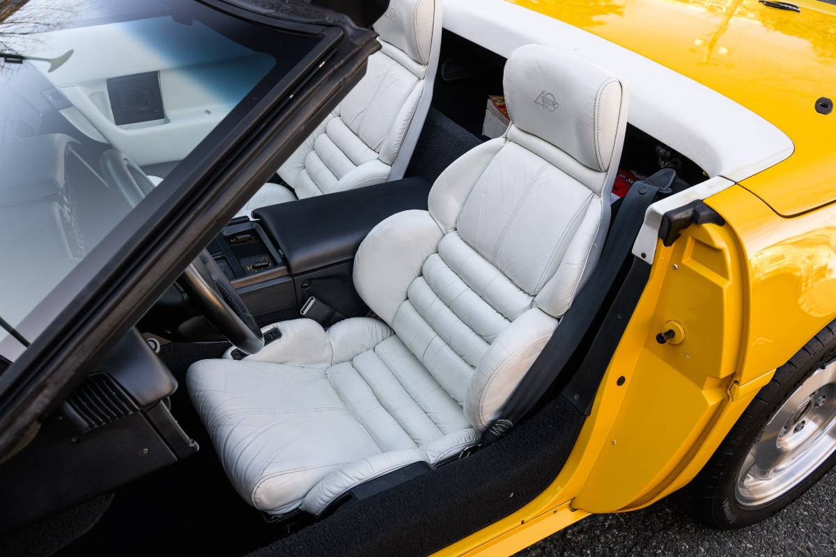 Chevrolet-Corvette-1993-yellow-5