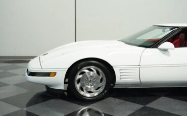 Chevrolet-Corvette-1994-Arctic-White-Red-15