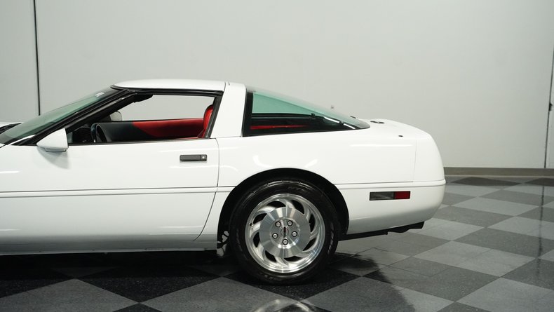 Chevrolet-Corvette-1994-Arctic-White-Red-16