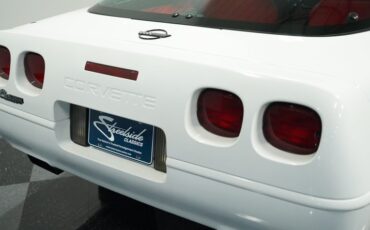 Chevrolet-Corvette-1994-Arctic-White-Red-17