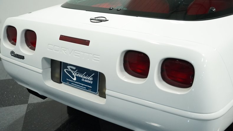 Chevrolet-Corvette-1994-Arctic-White-Red-17