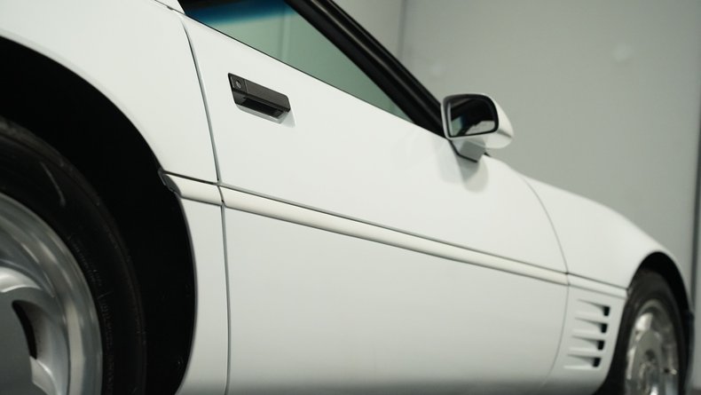 Chevrolet-Corvette-1994-Arctic-White-Red-19