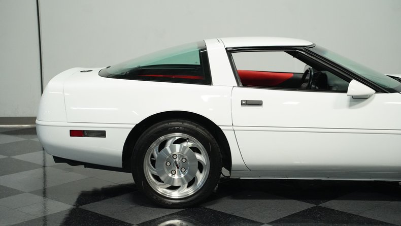 Chevrolet-Corvette-1994-Arctic-White-Red-2