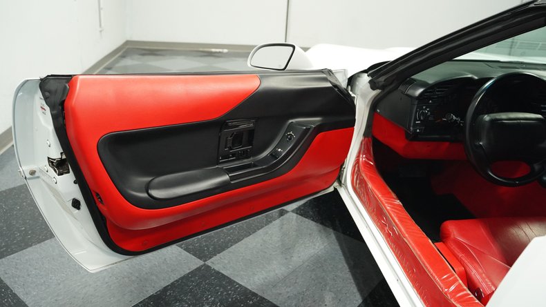 Chevrolet-Corvette-1994-Arctic-White-Red-22