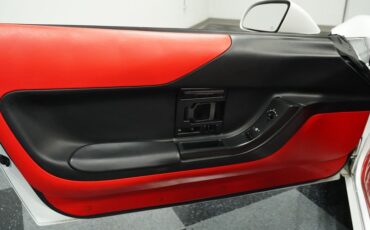 Chevrolet-Corvette-1994-Arctic-White-Red-23