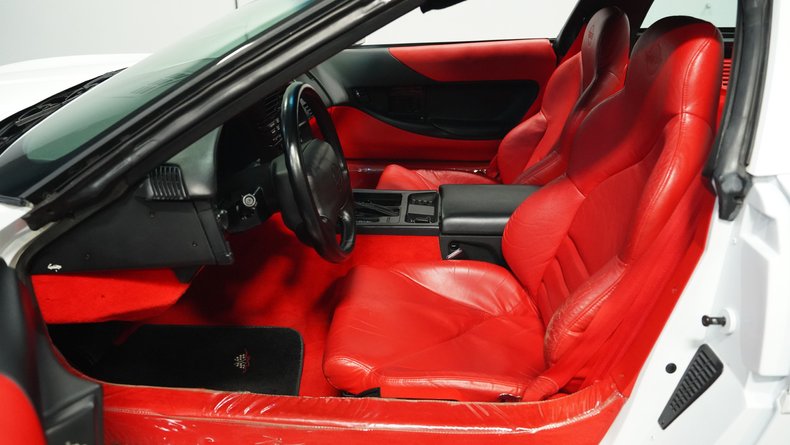 Chevrolet-Corvette-1994-Arctic-White-Red-27