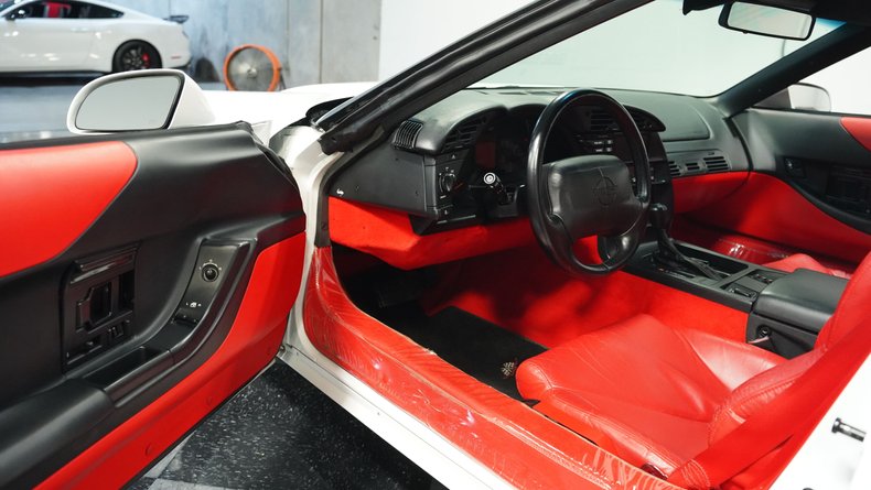 Chevrolet-Corvette-1994-Arctic-White-Red-39