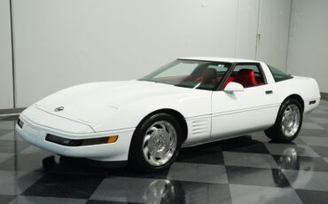Chevrolet-Corvette-1994-Arctic-White-Red-40
