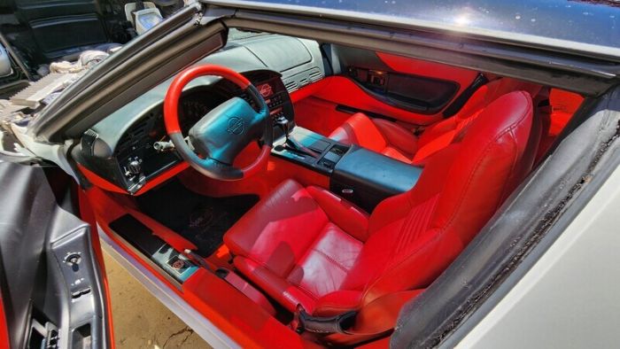 Chevrolet-Corvette-1994-White-Red-Leather-11
