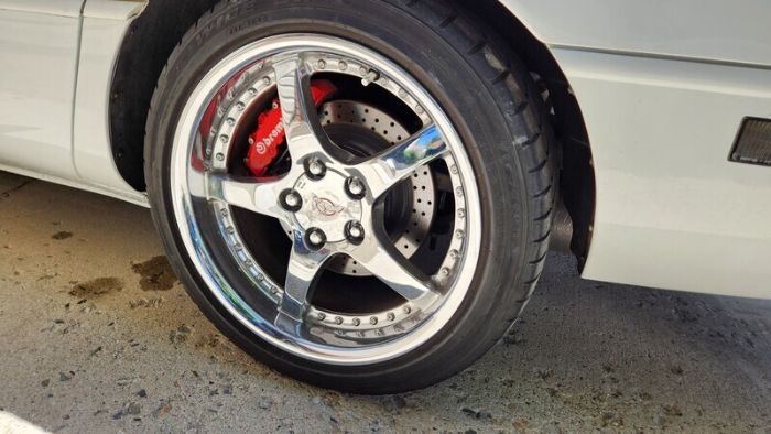 Chevrolet-Corvette-1994-White-Red-Leather-3