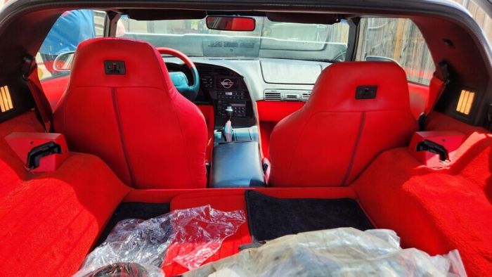 Chevrolet-Corvette-1994-White-Red-Leather-7