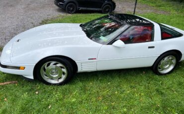 Chevrolet-Corvette-1994-white-1