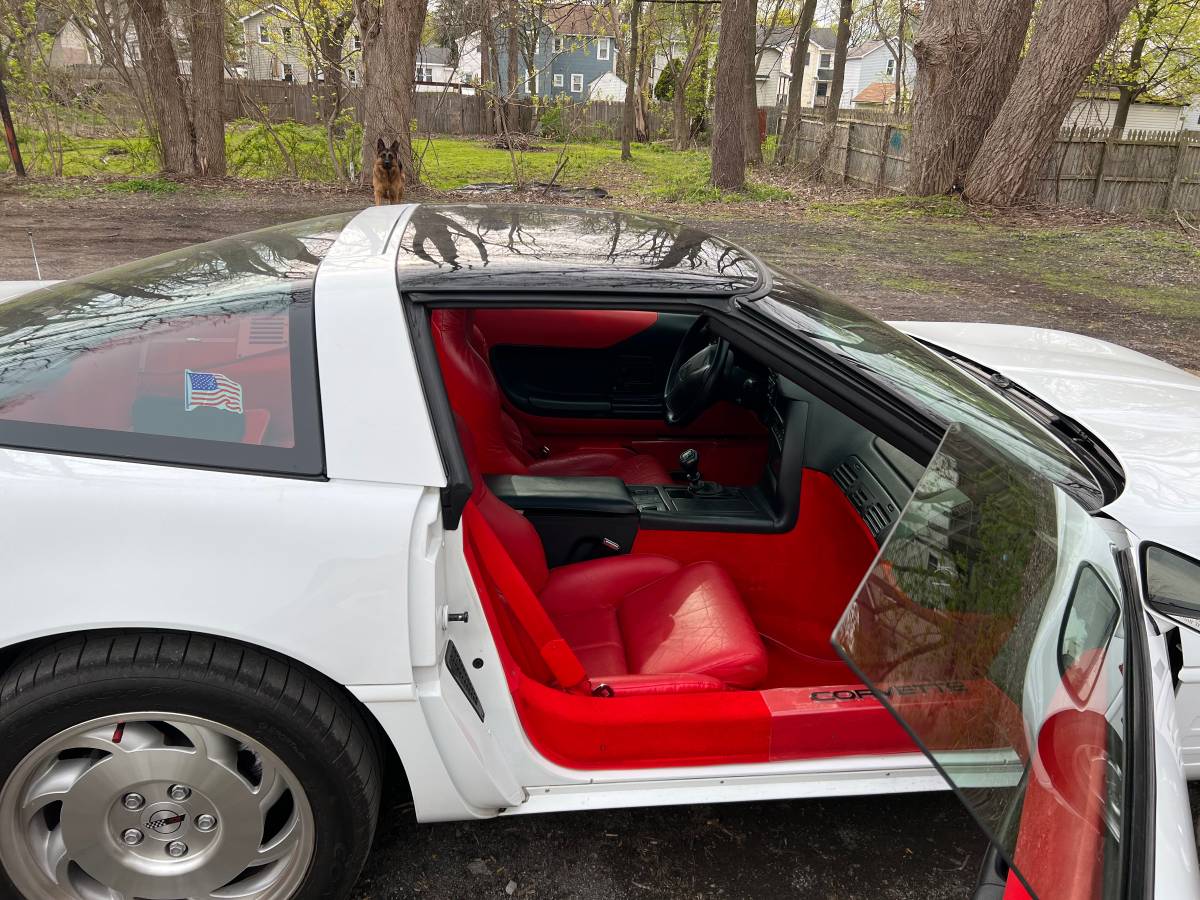 Chevrolet-Corvette-1994-white-13