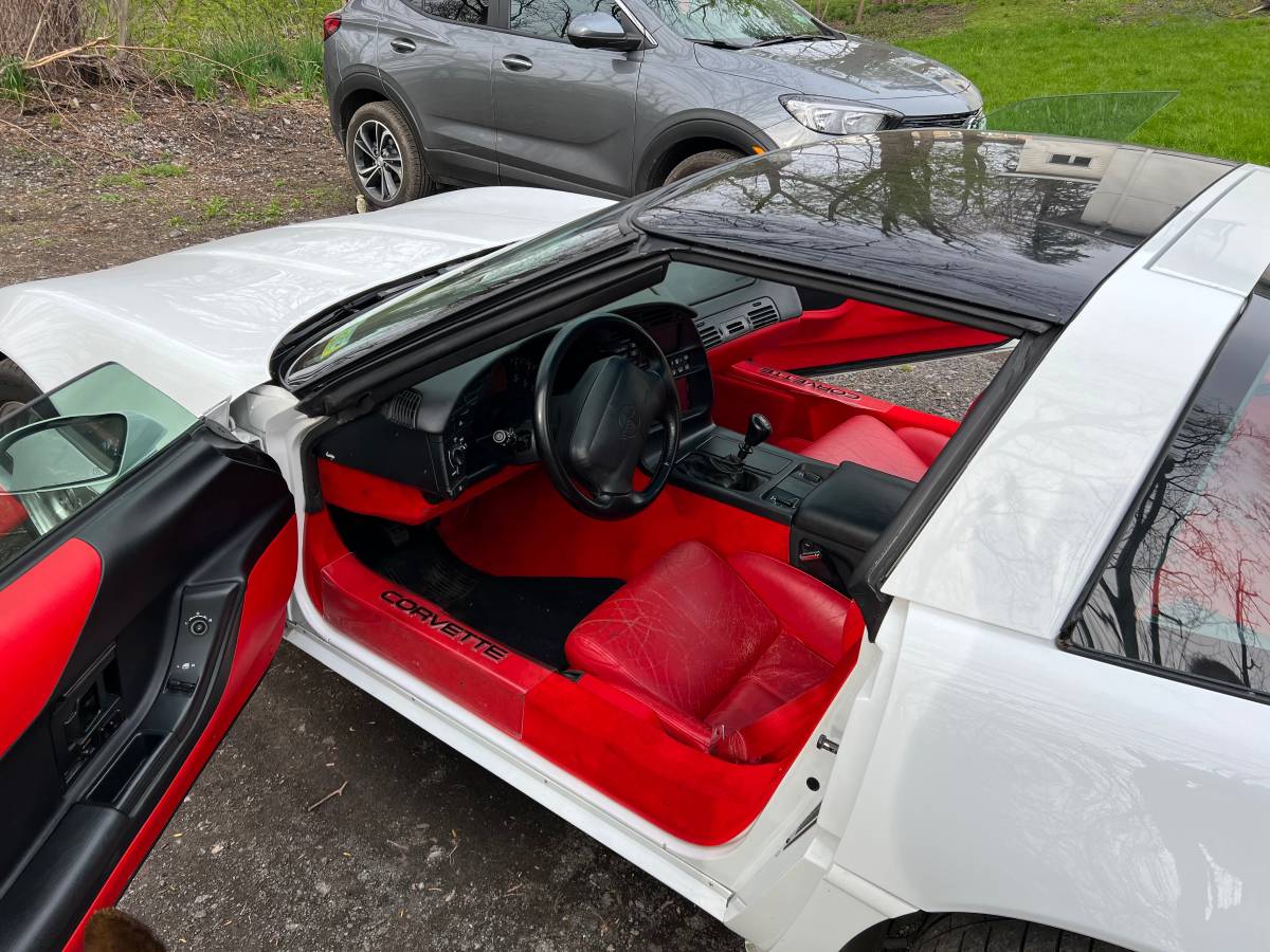 Chevrolet-Corvette-1994-white-16