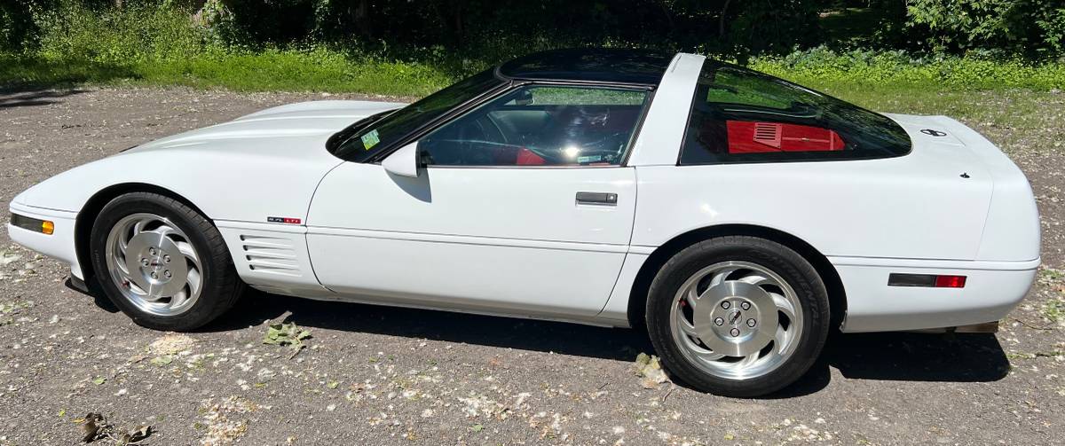 Chevrolet-Corvette-1994-white-2