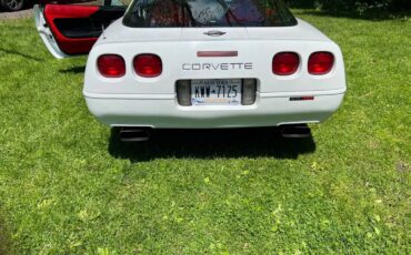 Chevrolet-Corvette-1994-white-3