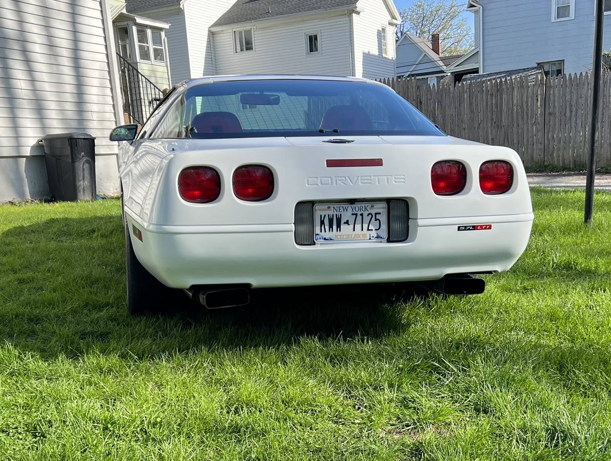 Chevrolet-Corvette-1994-white-8