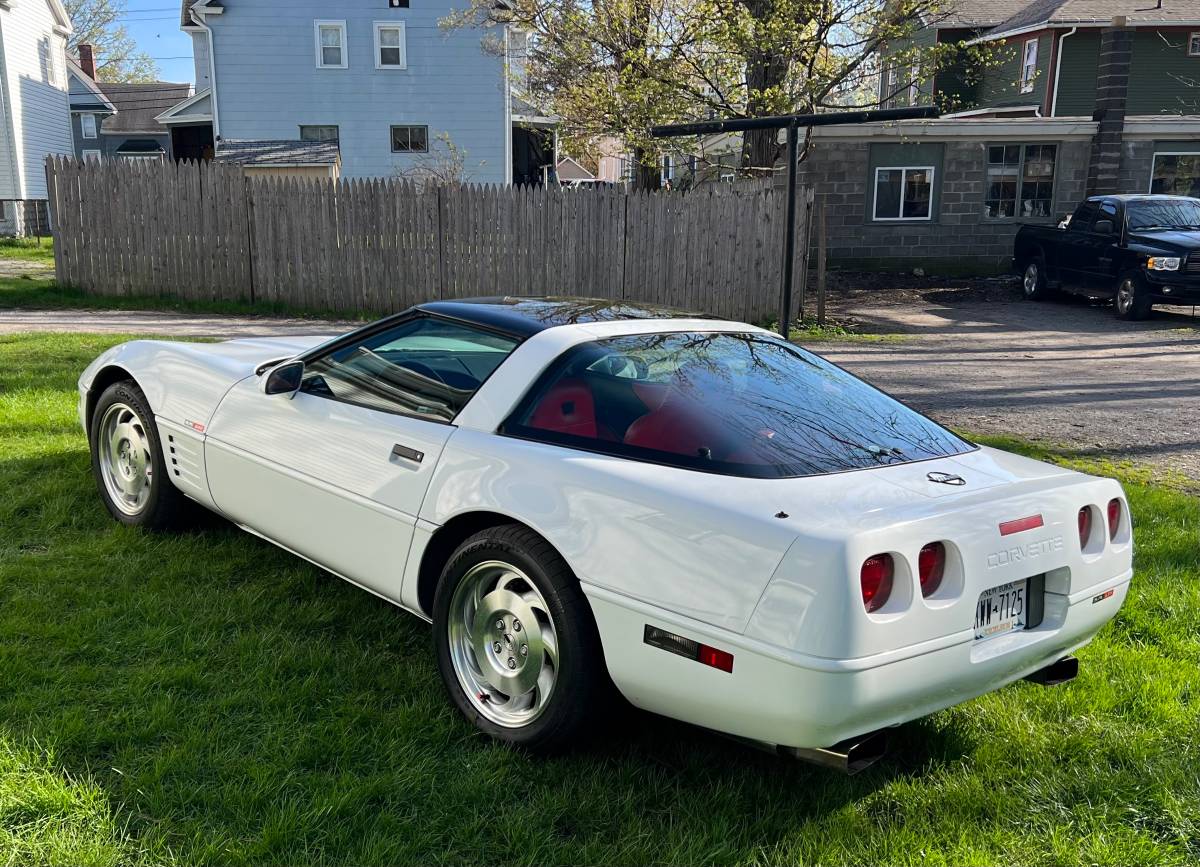 Chevrolet-Corvette-1994-white-9