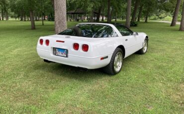 Chevrolet-Corvette-1995-Coupe-2
