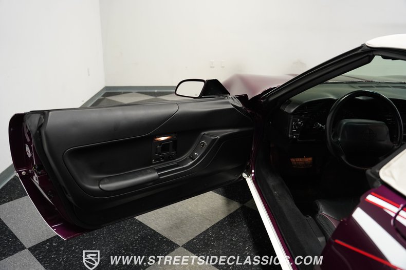 Chevrolet-Corvette-1995-Dark-Purple-Metallic-Black-40