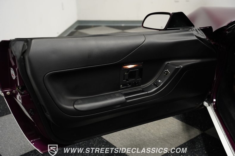 Chevrolet-Corvette-1995-Dark-Purple-Metallic-Black-41