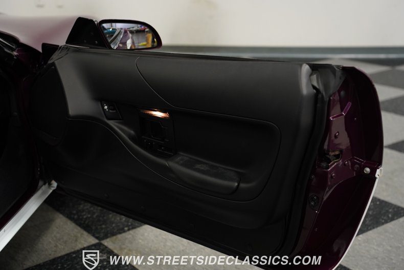Chevrolet-Corvette-1995-Dark-Purple-Metallic-Black-7