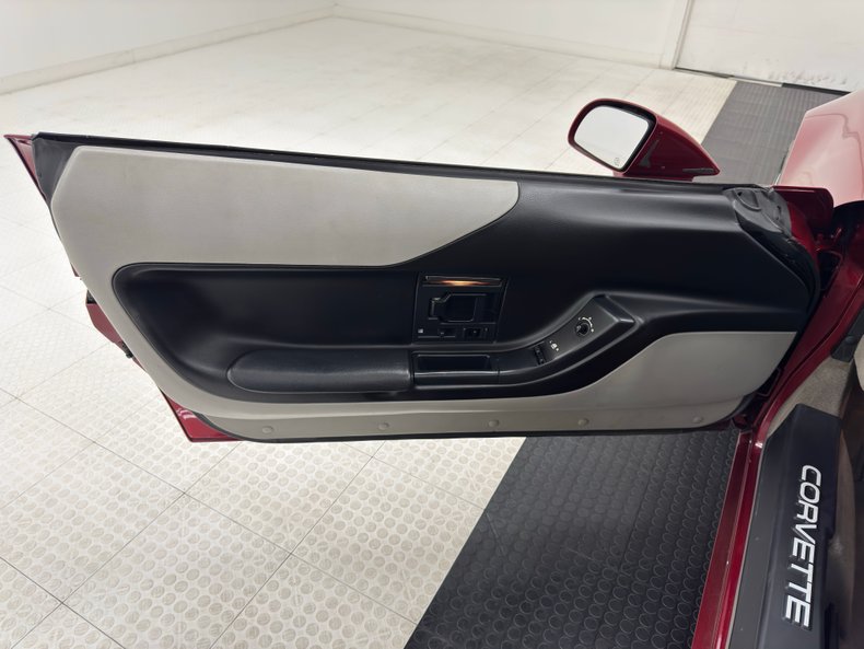 Chevrolet-Corvette-1995-Dark-Red-Metallic-Gray-6