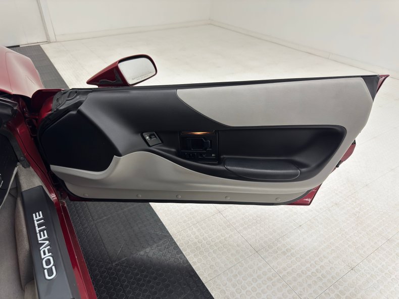 Chevrolet-Corvette-1995-Dark-Red-Metallic-Gray-7
