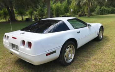 Chevrolet-Corvette-1995-White-Black-2