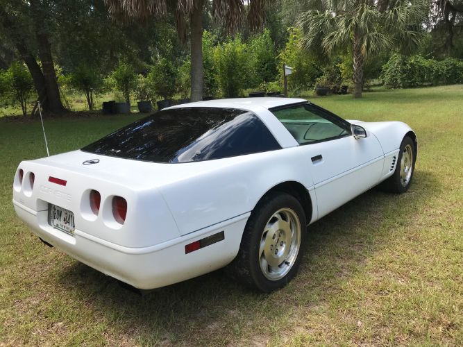 Chevrolet-Corvette-1995-White-Black-2