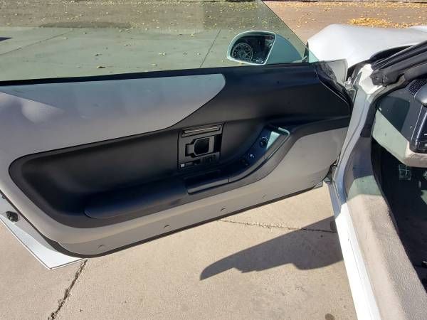 Chevrolet-Corvette-1995-White-Black-4