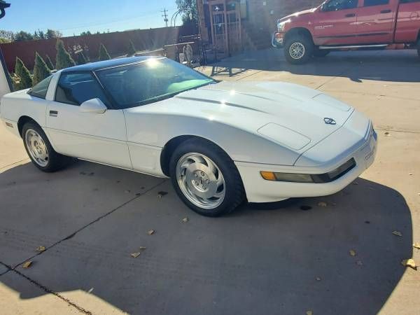 Chevrolet-Corvette-1995-White-Black