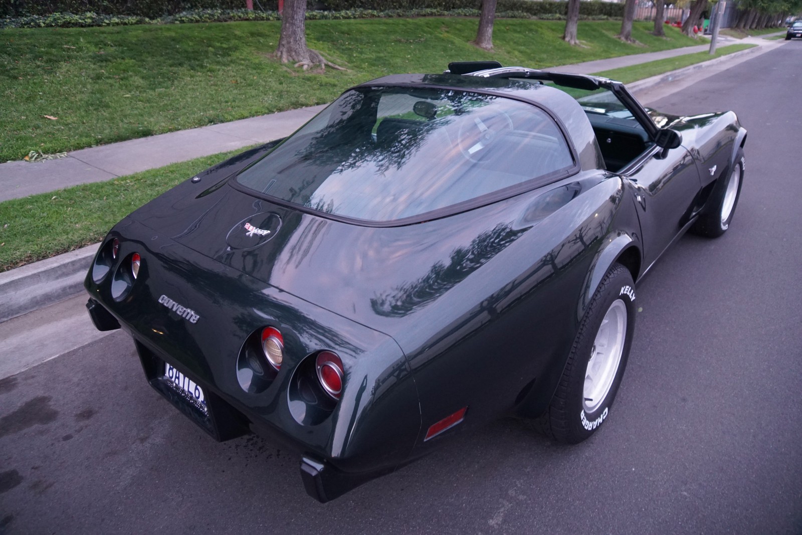 Chevrolet-Corvette-350-V8-Coupe-1979-18