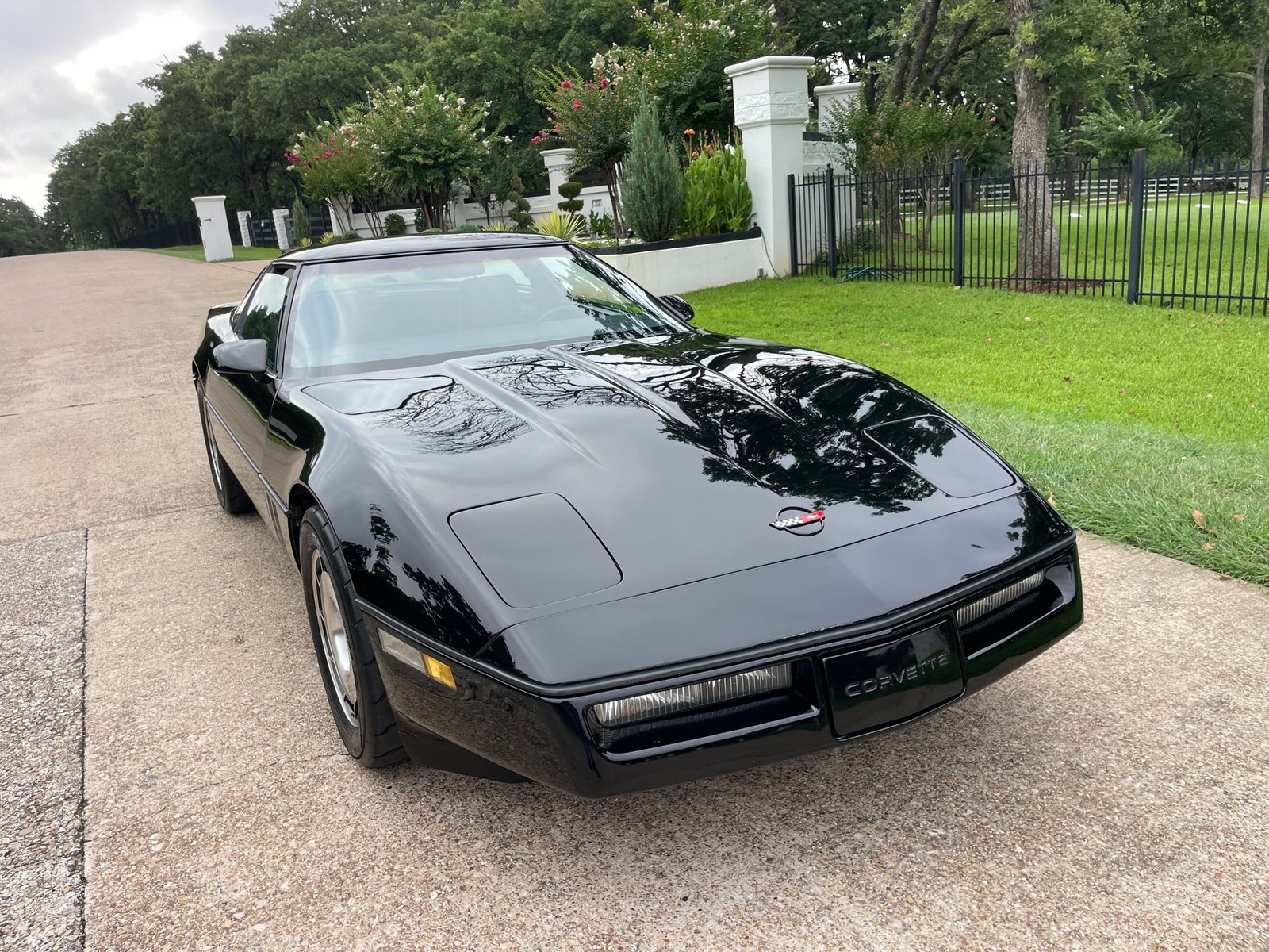 Chevrolet-Corvette-C4-Coupe-1984-1