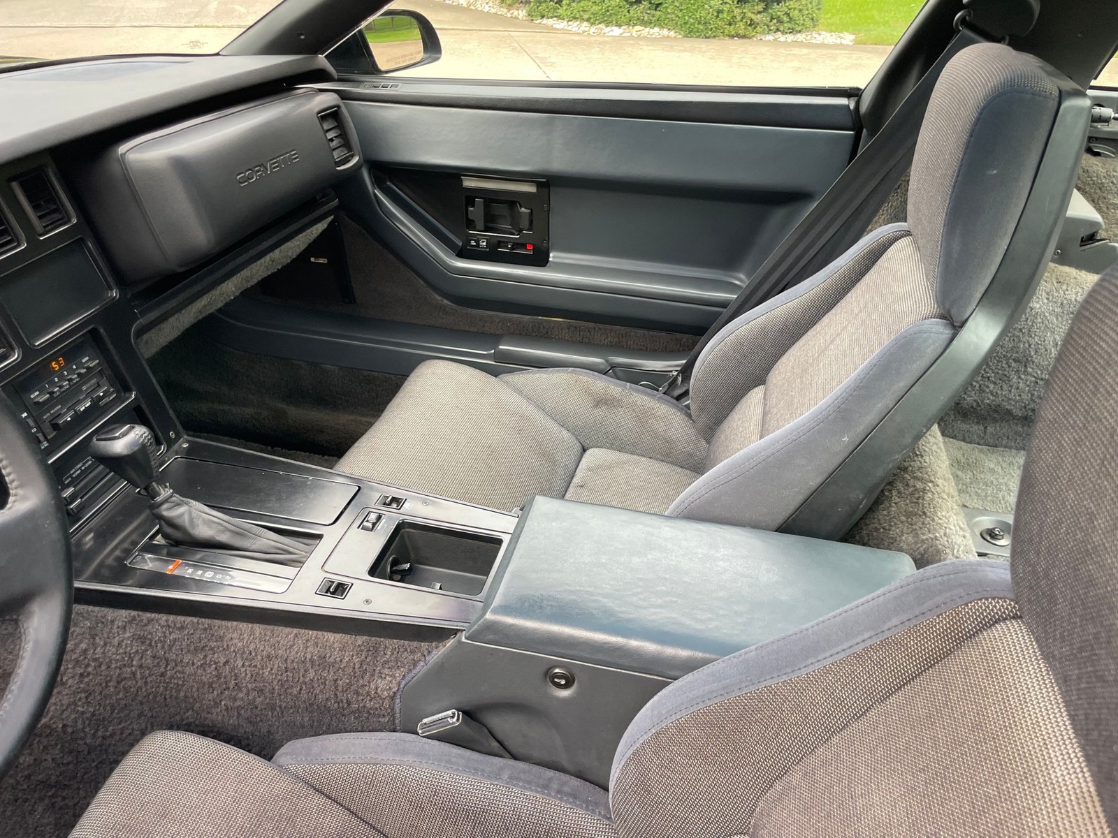 Chevrolet-Corvette-C4-Coupe-1984-15