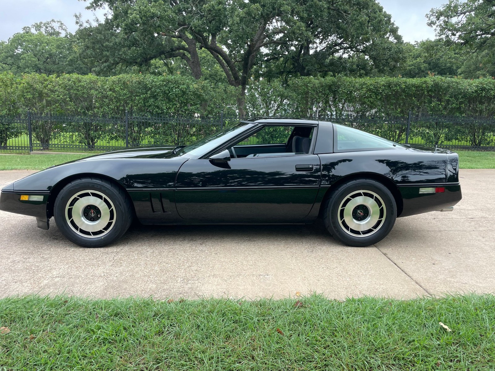 Chevrolet-Corvette-C4-Coupe-1984-2
