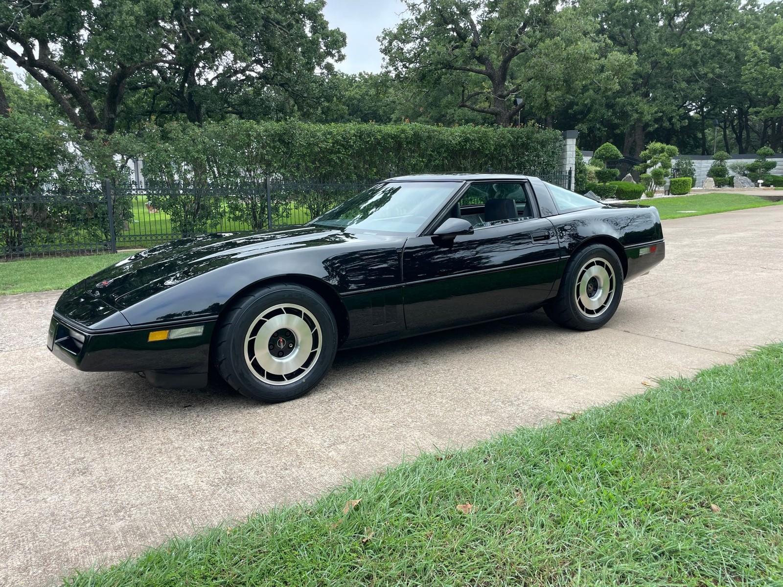 Chevrolet-Corvette-C4-Coupe-1984-3