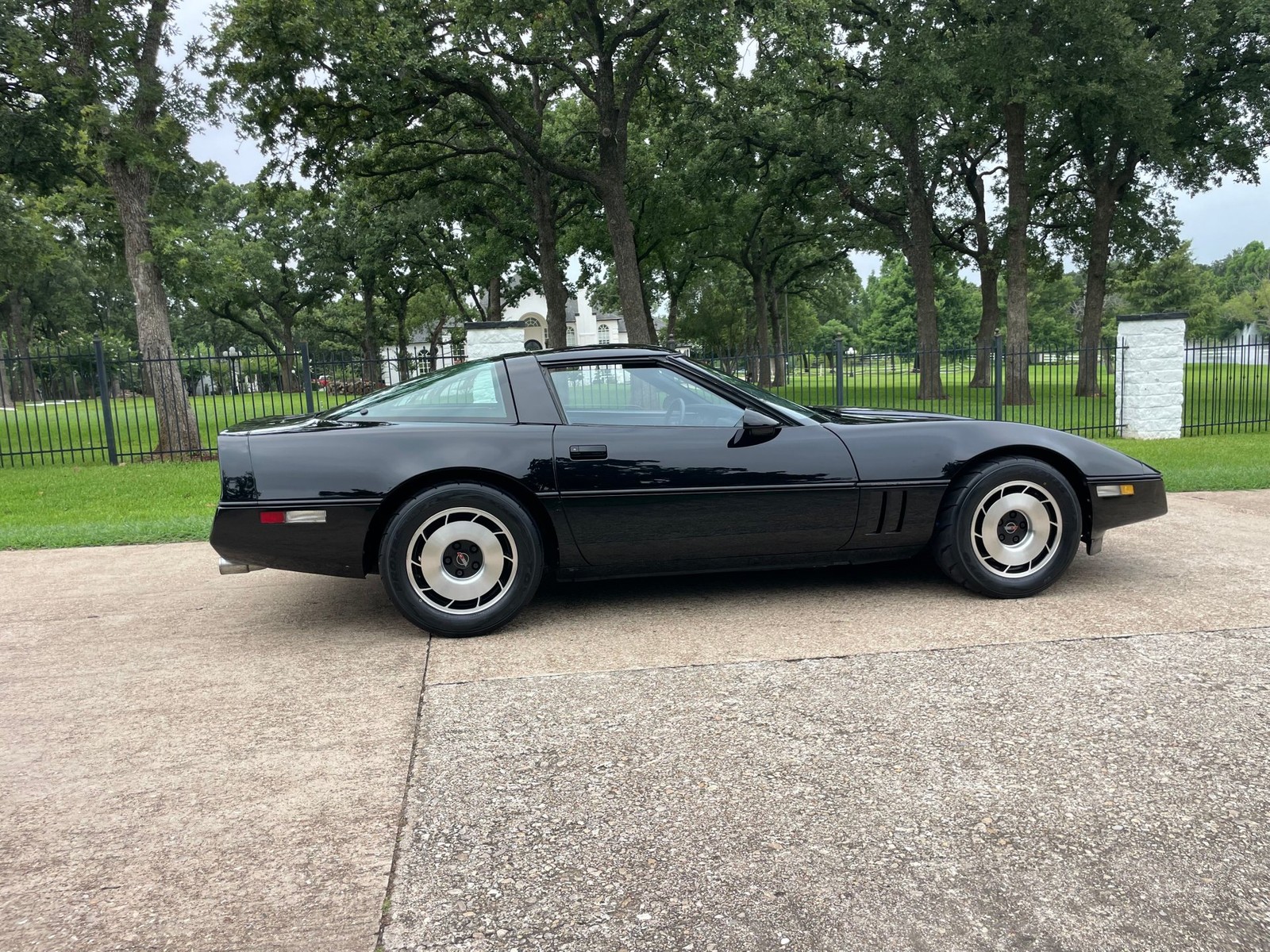 Chevrolet-Corvette-C4-Coupe-1984-5