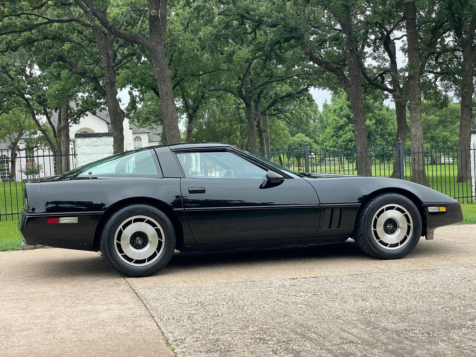 Chevrolet-Corvette-C4-Coupe-1984-9