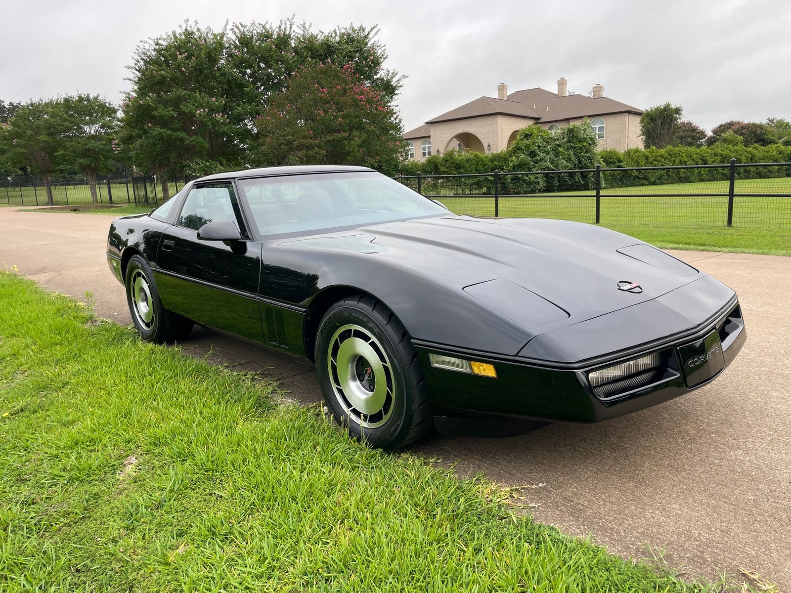 Chevrolet-Corvette-C4-Coupe-1984