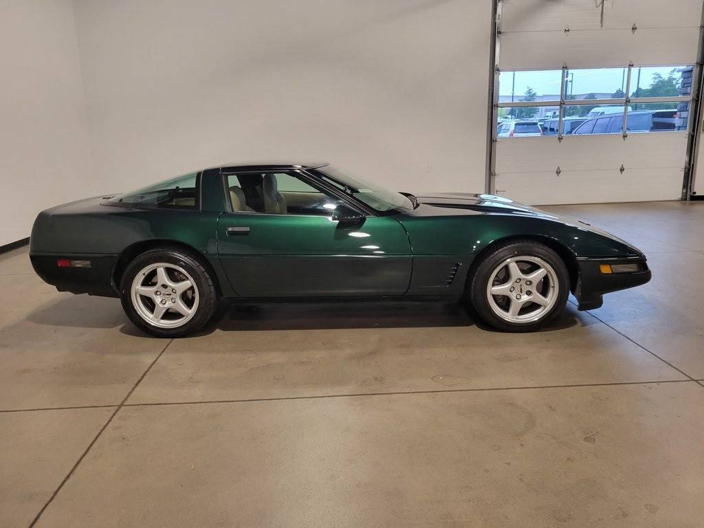 Chevrolet-Corvette-base-1995-green-2