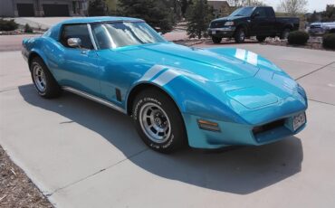 Chevrolet-Corvette-c3-collectors-edition-1976-Lemans-Blue-Black-5