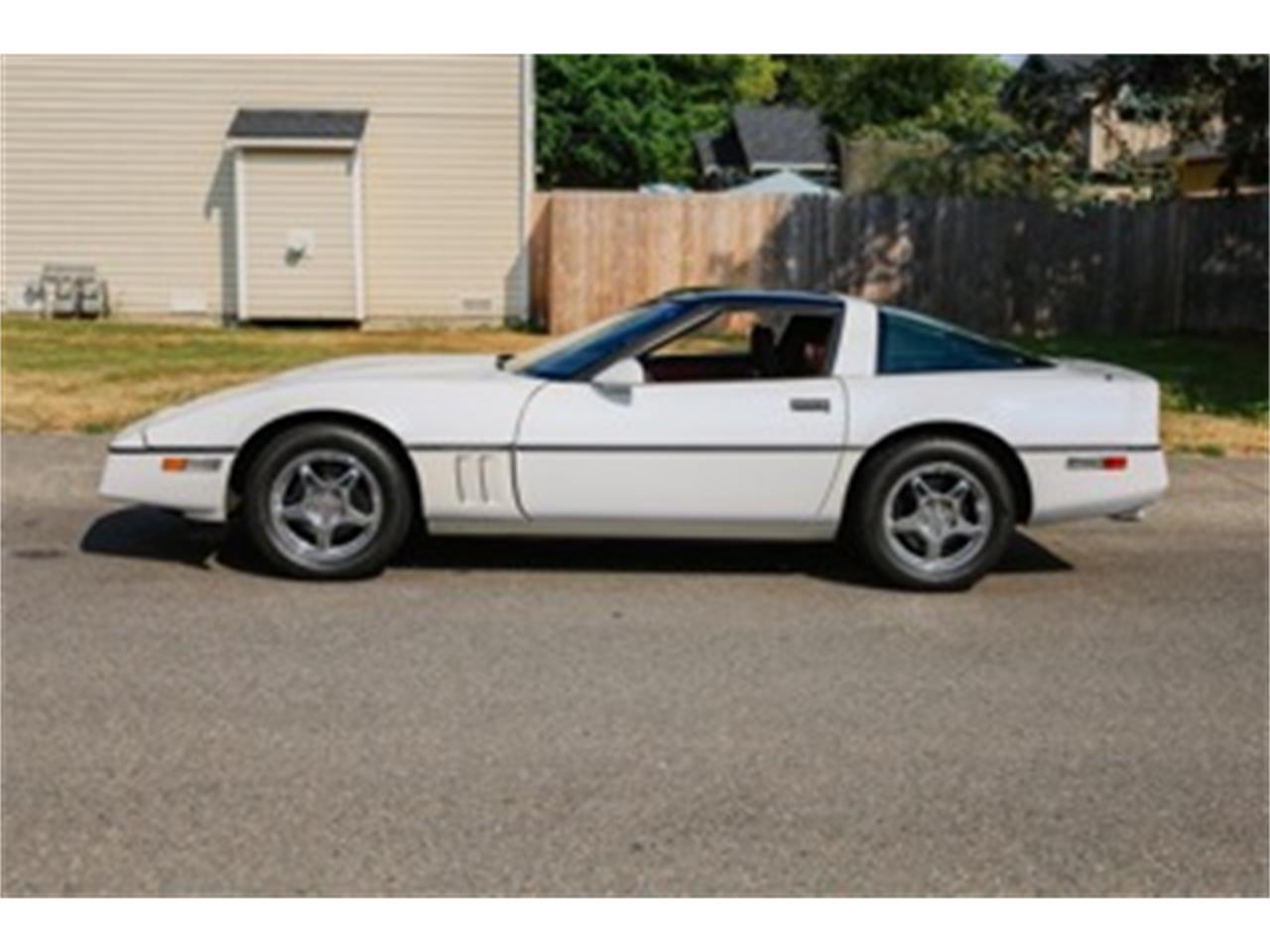 Chevrolet-Corvette-c4-1985-White-Red-1