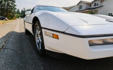 Chevrolet-Corvette-c4-1985-White-Red-14