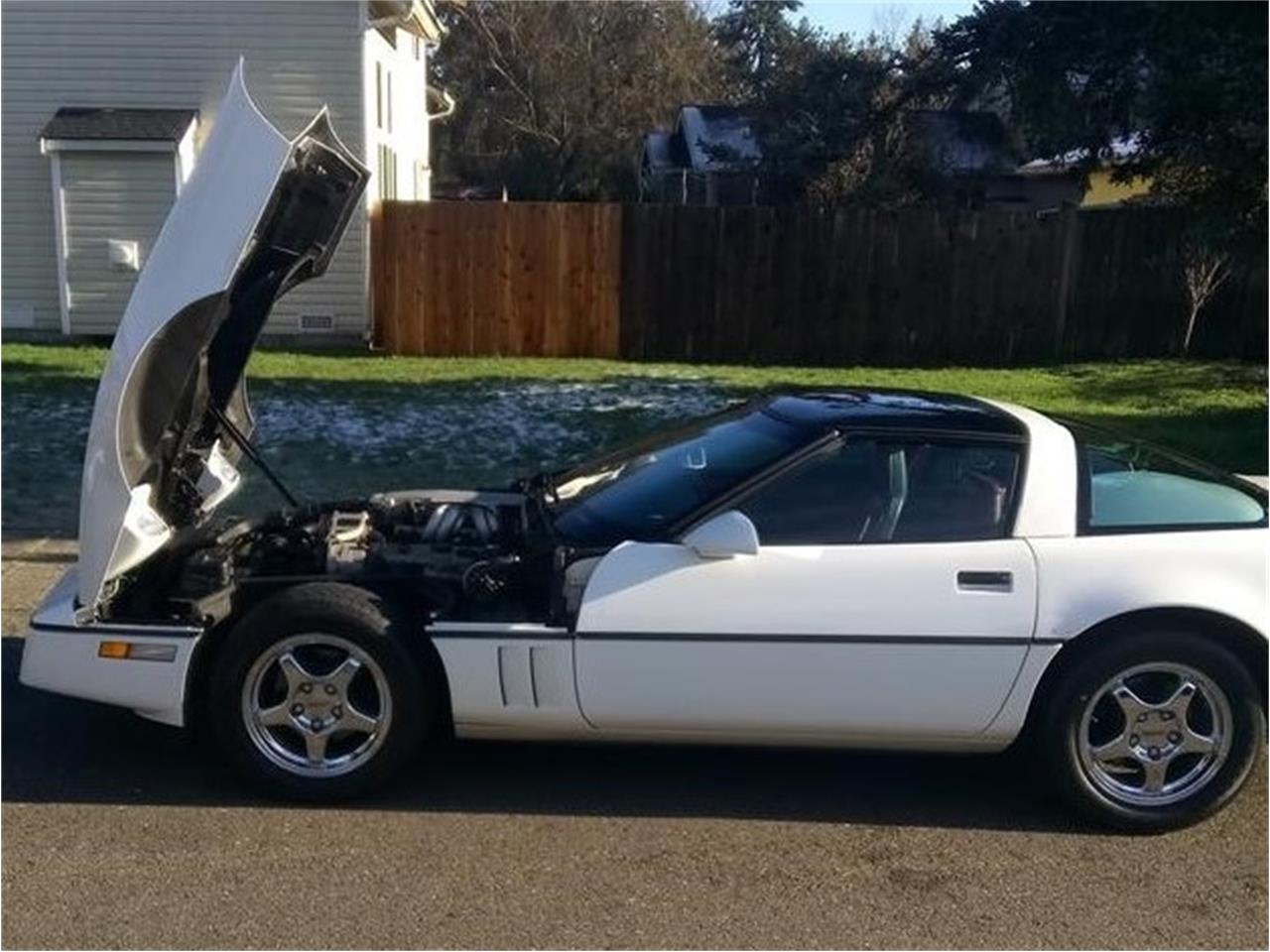 Chevrolet-Corvette-c4-1985-White-Red-2